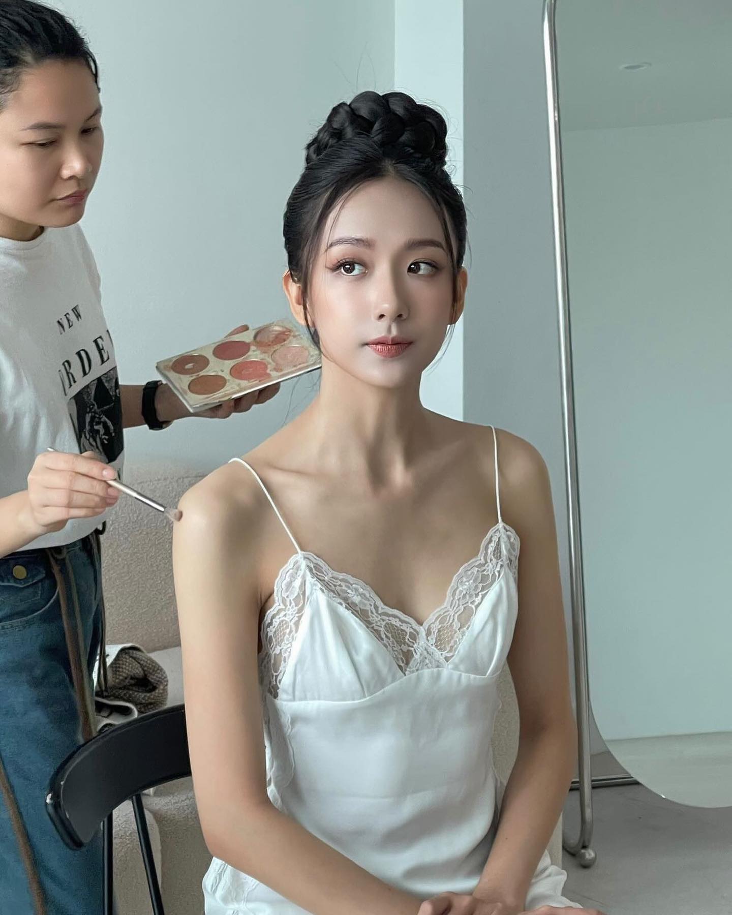 MXH đổ dồn sự chú ý về cô gái không cười 1 giây, còn khen giống Hoa hậu Quốc tế- Ảnh 9.