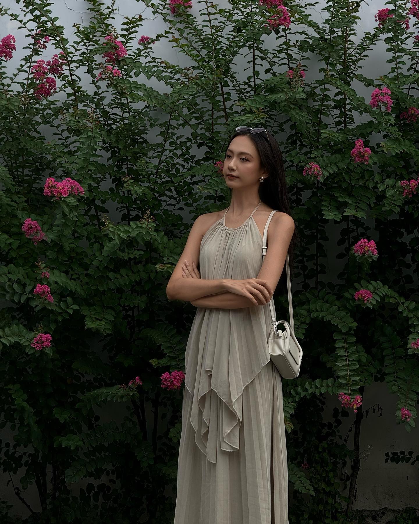 MXH đổ dồn sự chú ý về cô gái không cười 1 giây, còn khen giống Hoa hậu Quốc tế- Ảnh 13.