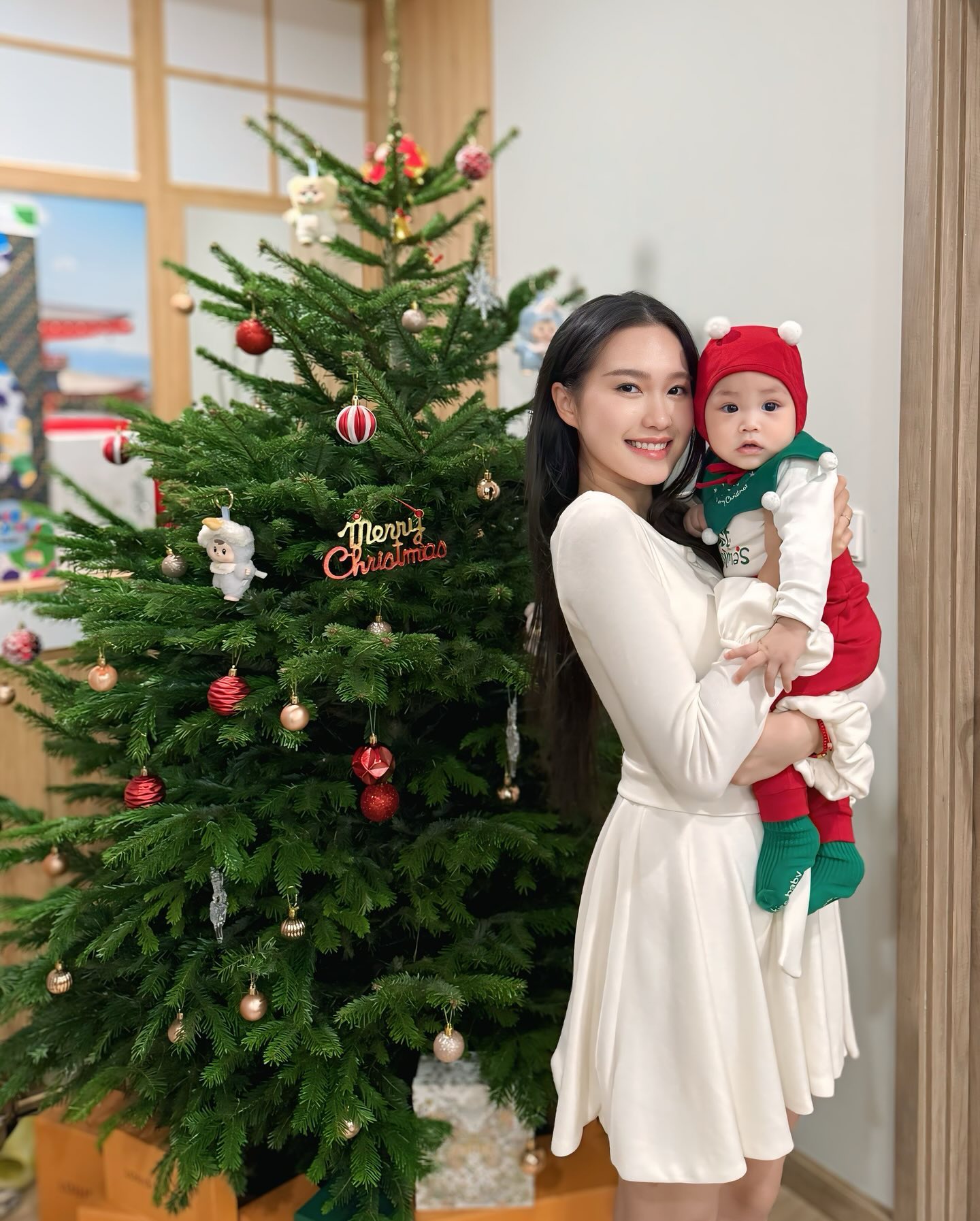 C&ocirc; b&aacute;n h&agrave;ng nước th&aacute;o khẩu trang khiến tất cả ngỡ ng&agrave;ng, h&oacute;a ra l&agrave; n&agrave;ng WAG xinh nhất l&agrave;ng b&oacute;ng đ&aacute;- Ảnh 3.