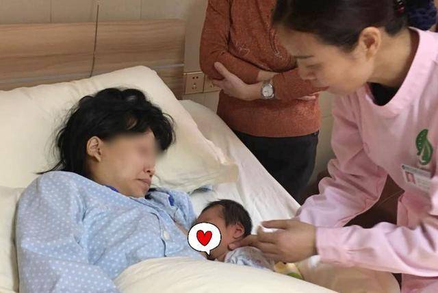 "Mẹ ơi, mẹ đừng sinh thêm có được không": Cô con gái cầu xin và lời nói lạnh lùng của người mẹ 50 tuổi- Ảnh 2.