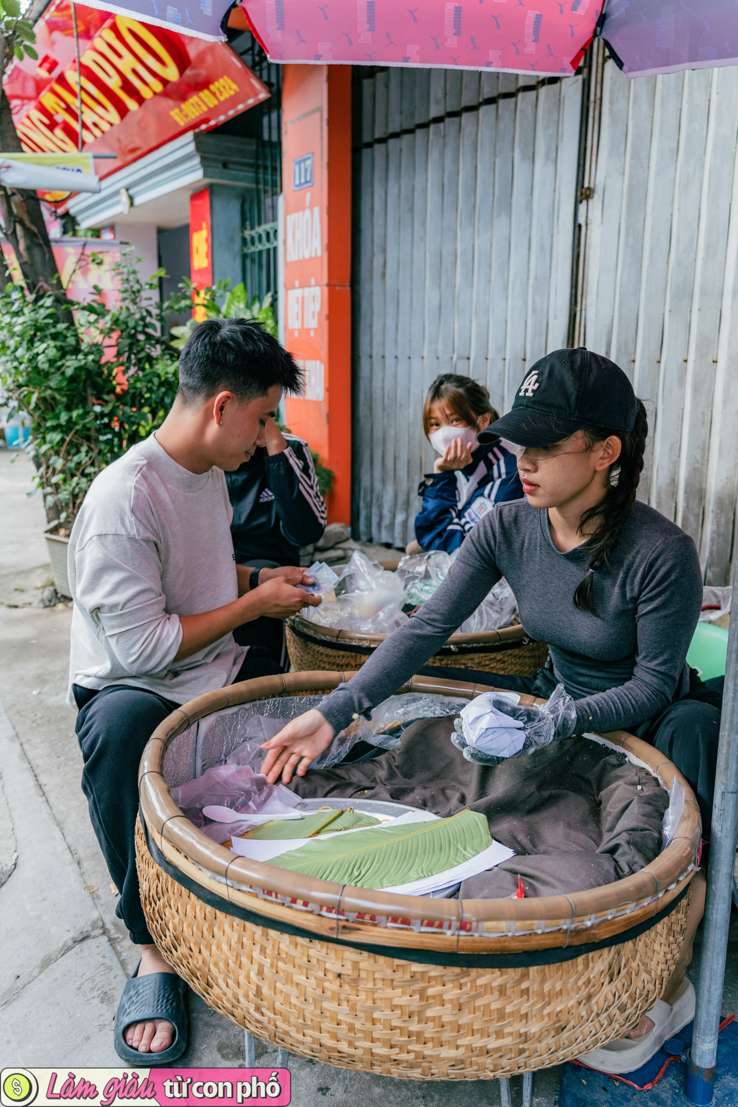 Làm giàu từ con phố: Câu chuyện khởi nghiệp từ gánh xôi của cặp vợ chồng trẻ nổi tiếng TikTok, vốn ít - được nhiều nhưng mất... ngủ!- Ảnh 9.