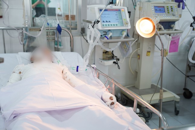 Nam thanh niên mất tinh hoàn sau tiếng nổ lớn- Ảnh 2.