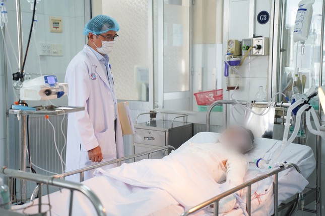 Nam thanh niên mất tinh hoàn sau tiếng nổ lớn- Ảnh 1.
