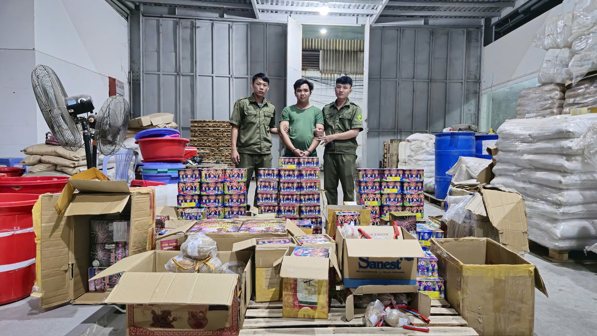 Đường đi của h&agrave;ng trăm kg ph&aacute;o lậu vừa bị C&ocirc;ng an B&igrave;nh Dương triệt ph&aacute;- Ảnh 1.