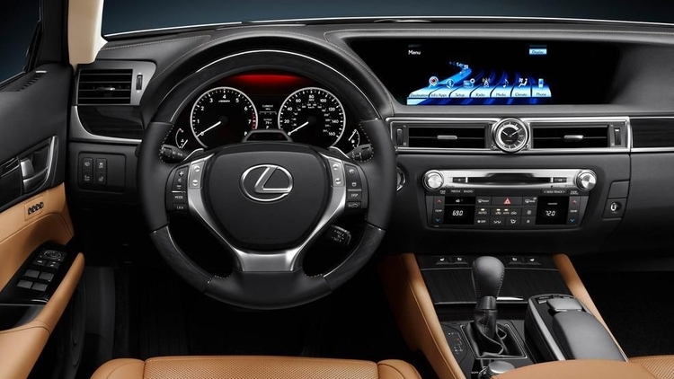 Người đàn ông bỏ 2,2 tỷ đồng mua Lexus cũ, phát hiện bảng điều khiển có điều bất thường liền khởi kiện, tòa phán quyết: Cửa hàng phải đền 9 tỷ đồng- Ảnh 1.