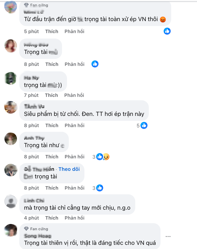 Netizen Việt đồng loạt chỉ trích trọng tài trận Việt Nam - Singapore, cho rằng Xuân Son bị 