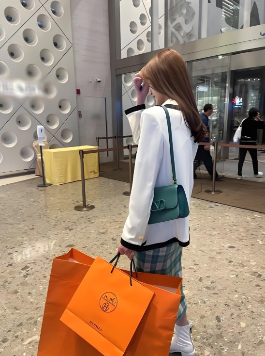 Cô gái chi gần 500 triệu đồng mua túi Hermès Birkin nhưng nhận về hàng fake liền gửi đơn kiện, tòa tuyên bố: Người bán phải bồi thường gấp 3- Ảnh 1.