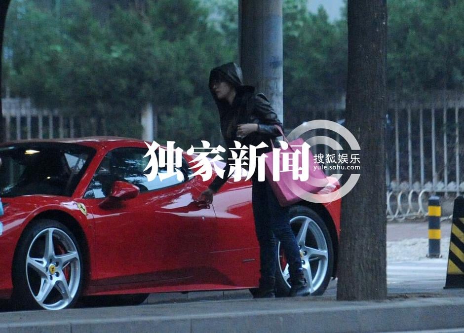 Thấy Ferrari đỏ giá 17 tỷ lướt qua trên phố ai cũng nhận ra ngay người lái: 19 tuổi đã có chiếc xe sang đầu tiên, BST xế khủng giá bằng mấy căn nhà- Ảnh 3.