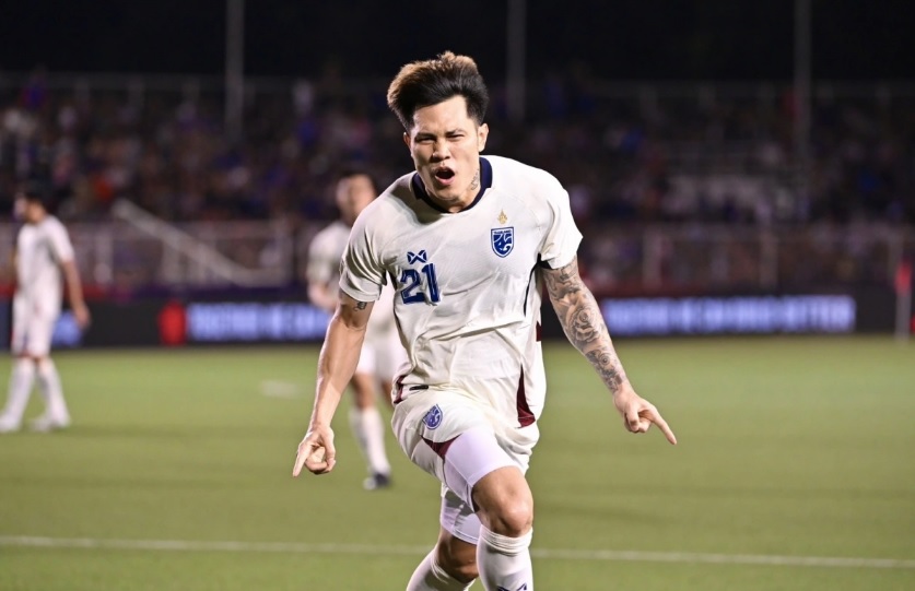 D&iacute;nh đ&ograve;n đau ph&uacute;t 90+5, Th&aacute;i Lan gục ng&atilde; cay đắng theo kịch bản bất ngờ nhất AFF Cup- Ảnh 2.