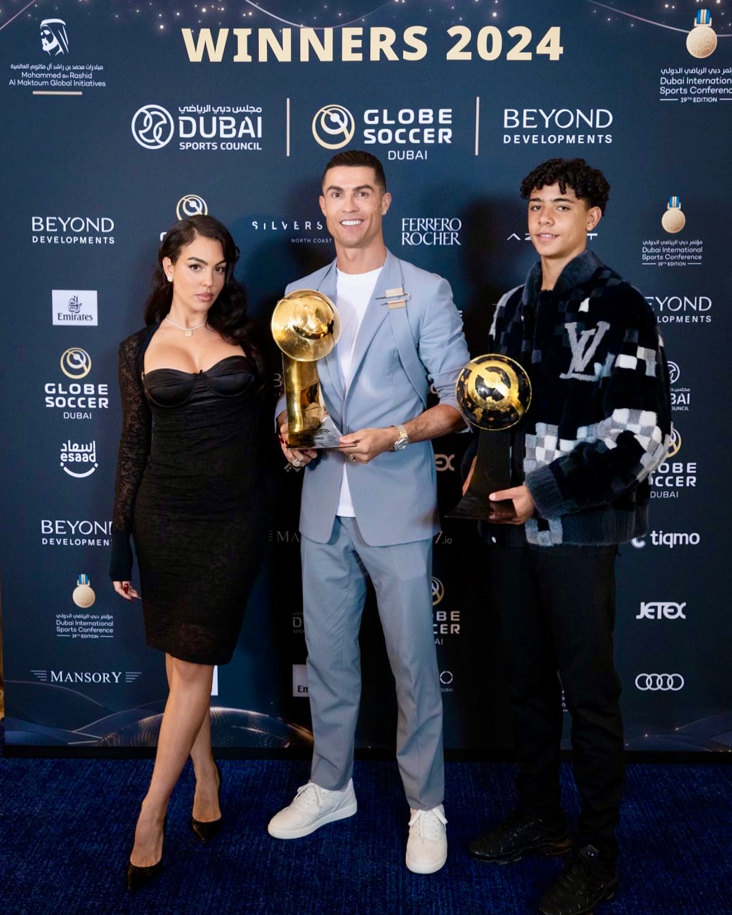 Ronaldo giành liên tiếp 2 