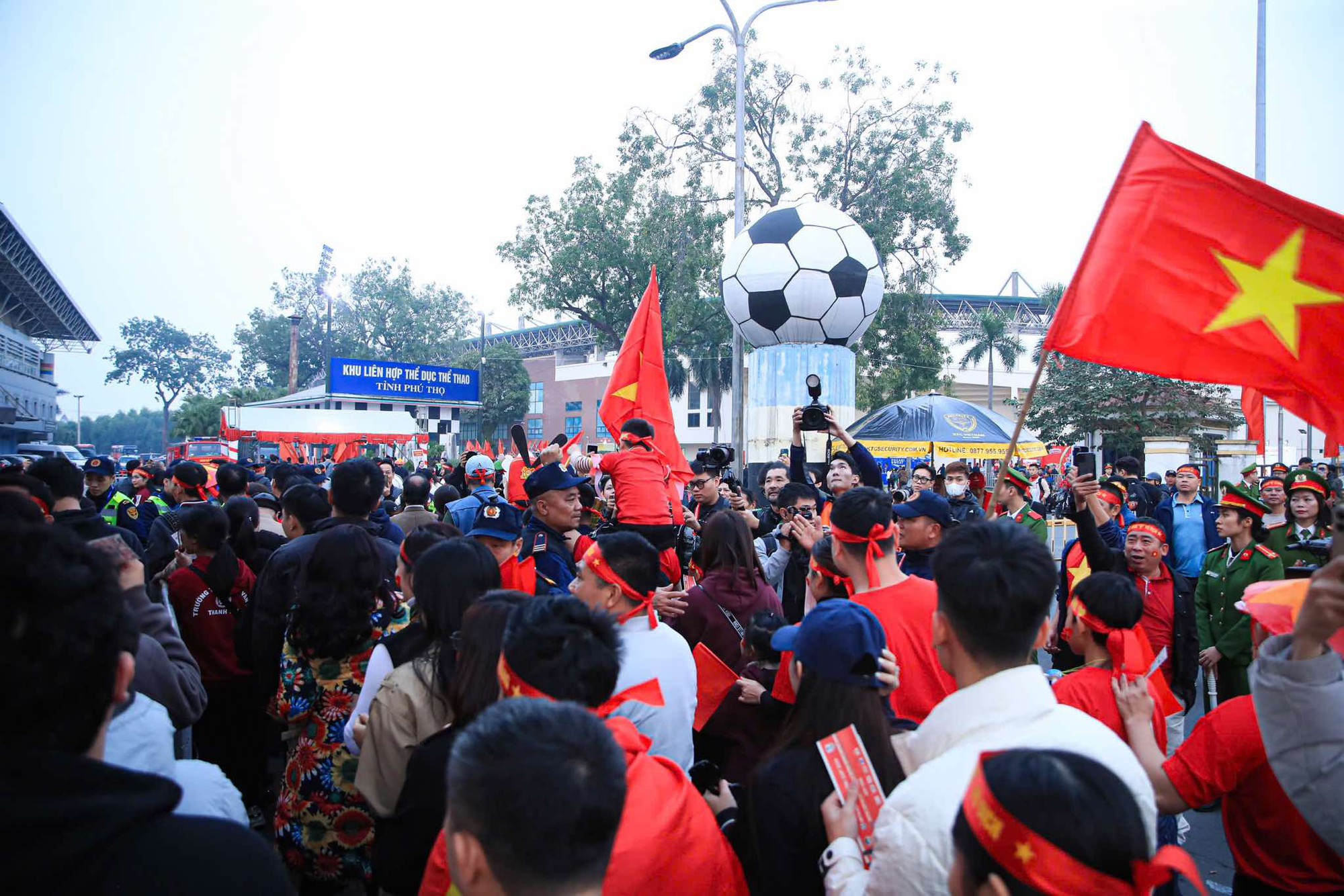 Xuân Son - Tiến Linh tỏa sáng, đội tuyển Việt Nam hiên ngang vào chung kết AFF Cup- Ảnh 17.