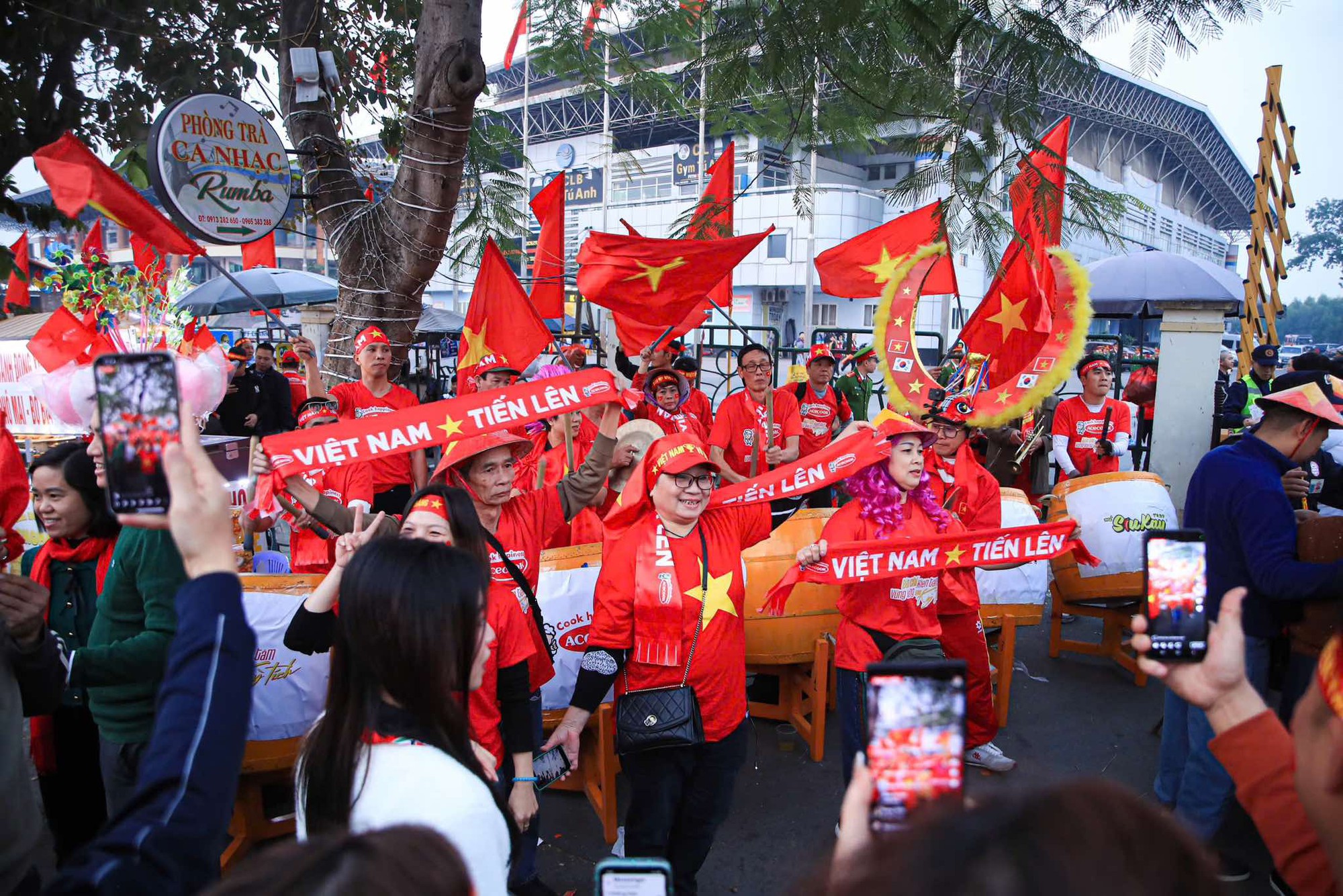 Xuân Son - Tiến Linh tỏa sáng, đội tuyển Việt Nam hiên ngang vào chung kết AFF Cup- Ảnh 19.