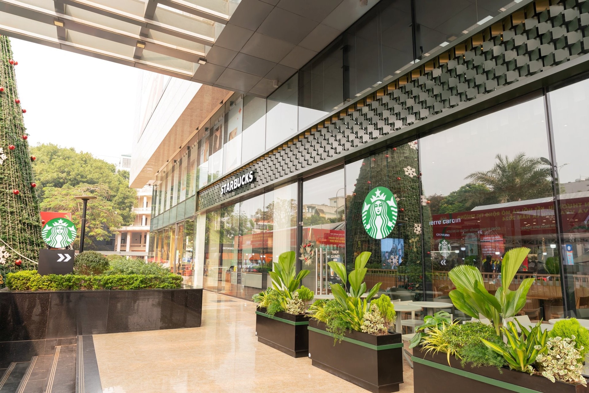 Vì sao Starbucks Việt Nam lại quyết định mở cửa hàng ồ ạt và phủ đến 16 tỉnh thành trong giai đoạn kinh tế khó khăn?- Ảnh 3.