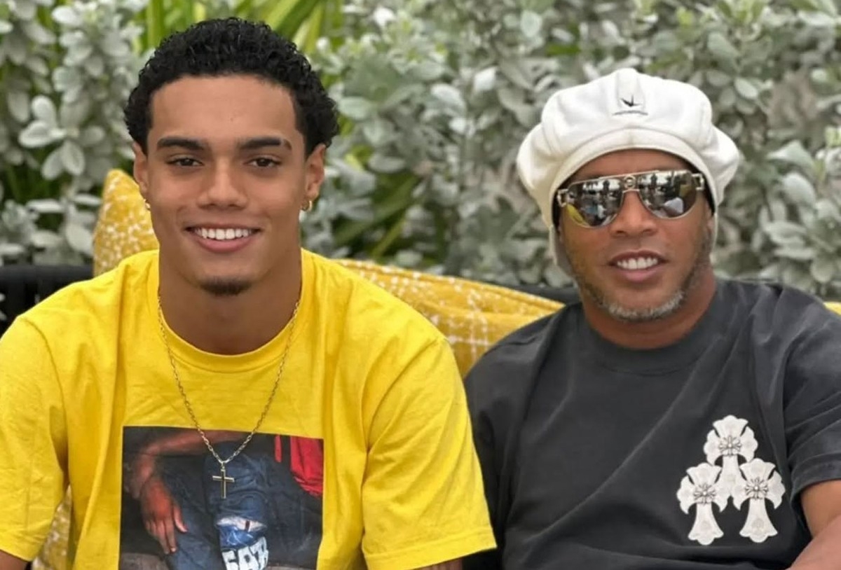 Ronaldinho lên chức ông nội ở tuổi 45- Ảnh 1.