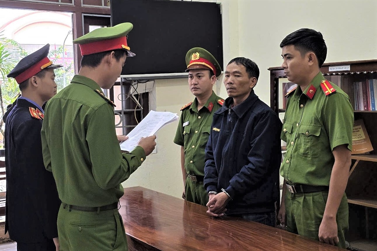 Cháu bé 5 tuổi chơi trò trốn tìm ở gần nhà thì bị "yêu râu xanh" giở trò đồi bại- Ảnh 1.