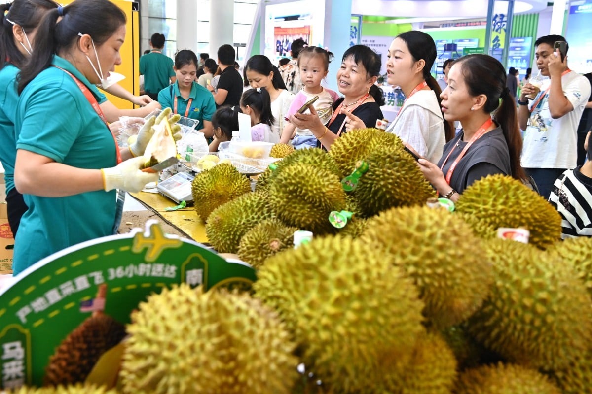 Người Trung Quốc 'cuồng' sầu riêng đến mức này thì nông dân Việt còn 'thắng' dài dài: Ăn quả sầu riêng chưa đủ, còn bán buffet, lẩu gà, thịt nướng... sầu riêng- Ảnh 2.