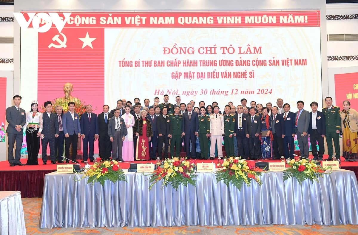 Tổng Bí thư Tô Lâm gặp gỡ nhiều văn nghệ sĩ: NSND Xuân Bắc, NSƯT Quyền Linh, Lý Hải, HIEUTHUHAI...- Ảnh 3.