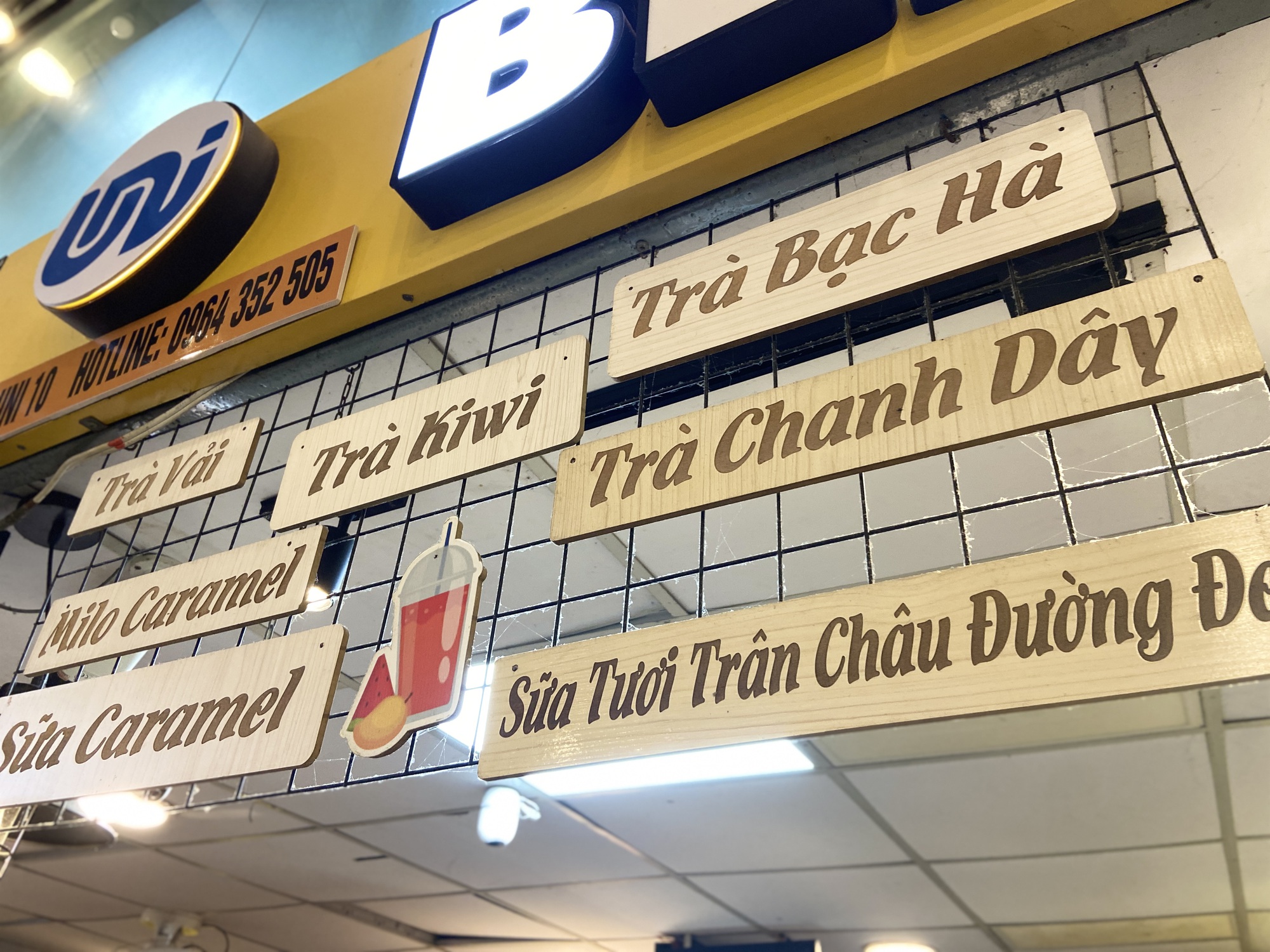 Ghé ĐH Công nghiệp TP.HCM ăn thử cơm canteen mà mê: Lắm món, ngon, rẻ, bảo sao sinh viên cứ hết tiết là phải chạy nước rút để tranh "slot"- Ảnh 2.