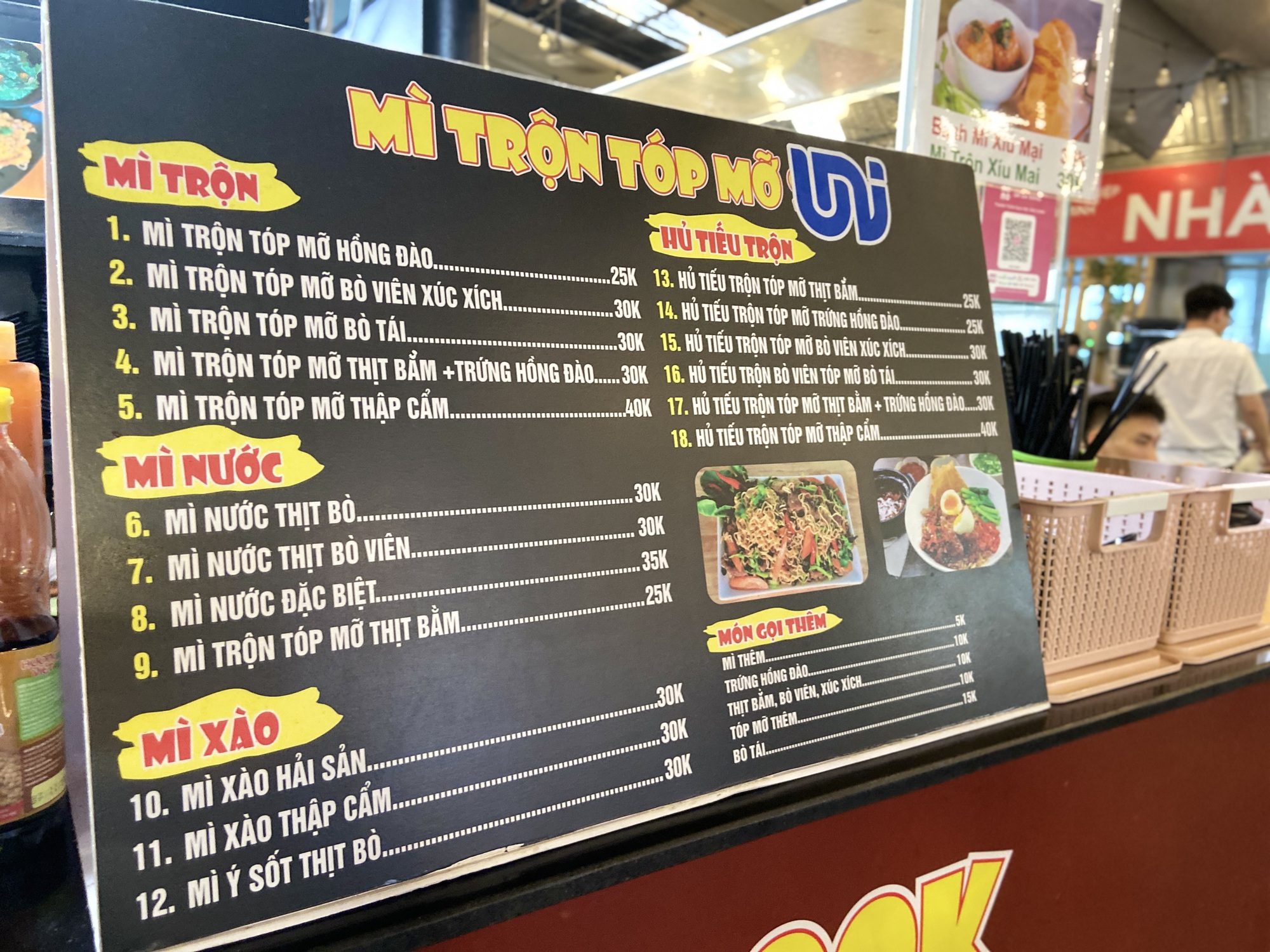 Ghé ĐH Công nghiệp TP.HCM ăn thử cơm canteen mà mê: Lắm món, ngon, rẻ, bảo sao sinh viên cứ hết tiết là phải chạy nước rút để tranh "slot"- Ảnh 1.