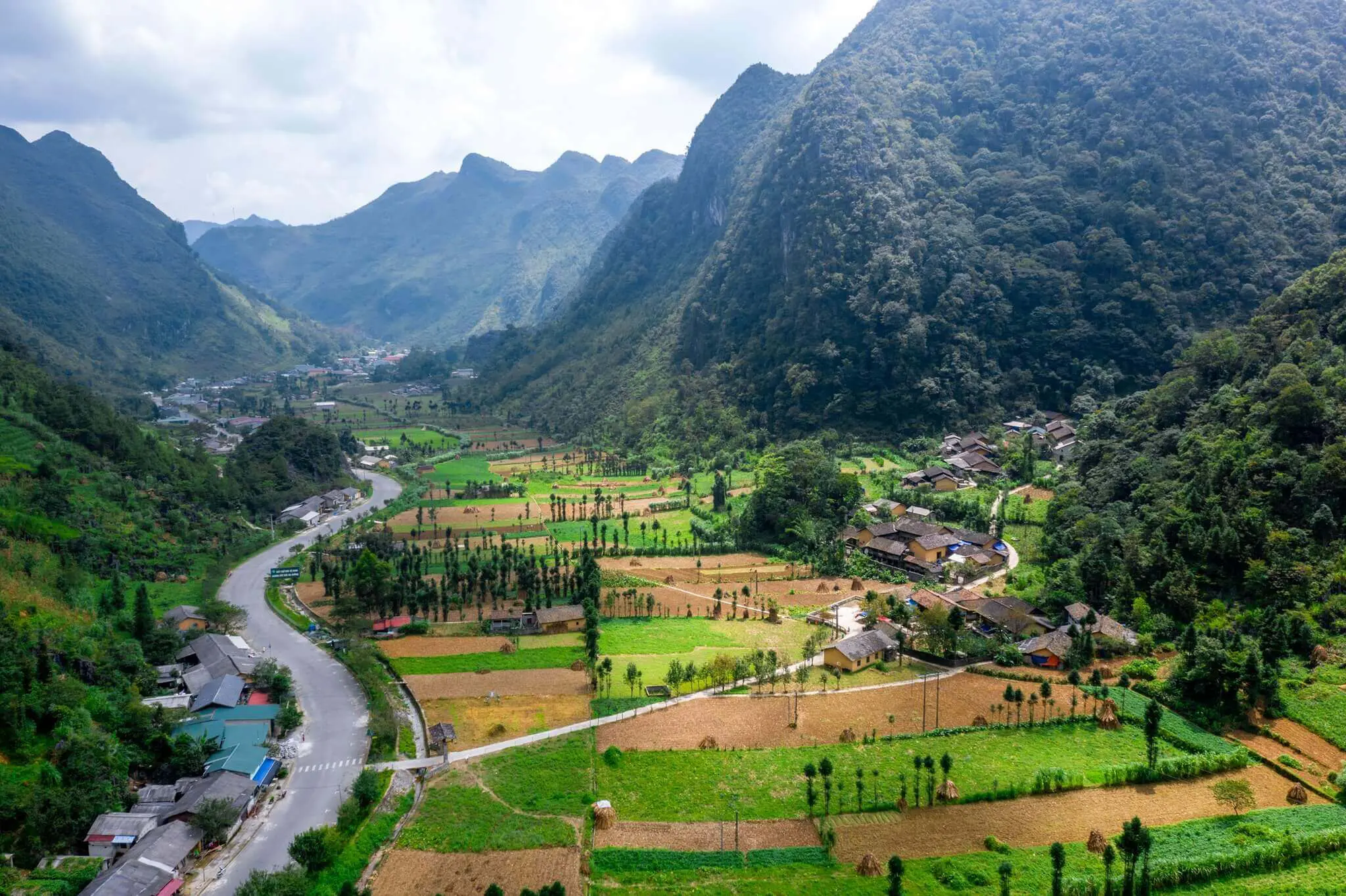 1 vùng đất “kiều diễm”, nơi “đá cũng có thể nở hoa” giữa lòng Đông Bắc: Là kiệt tác thiên nhiên chỉ cách Hà Nội hơn 400km- Ảnh 4.