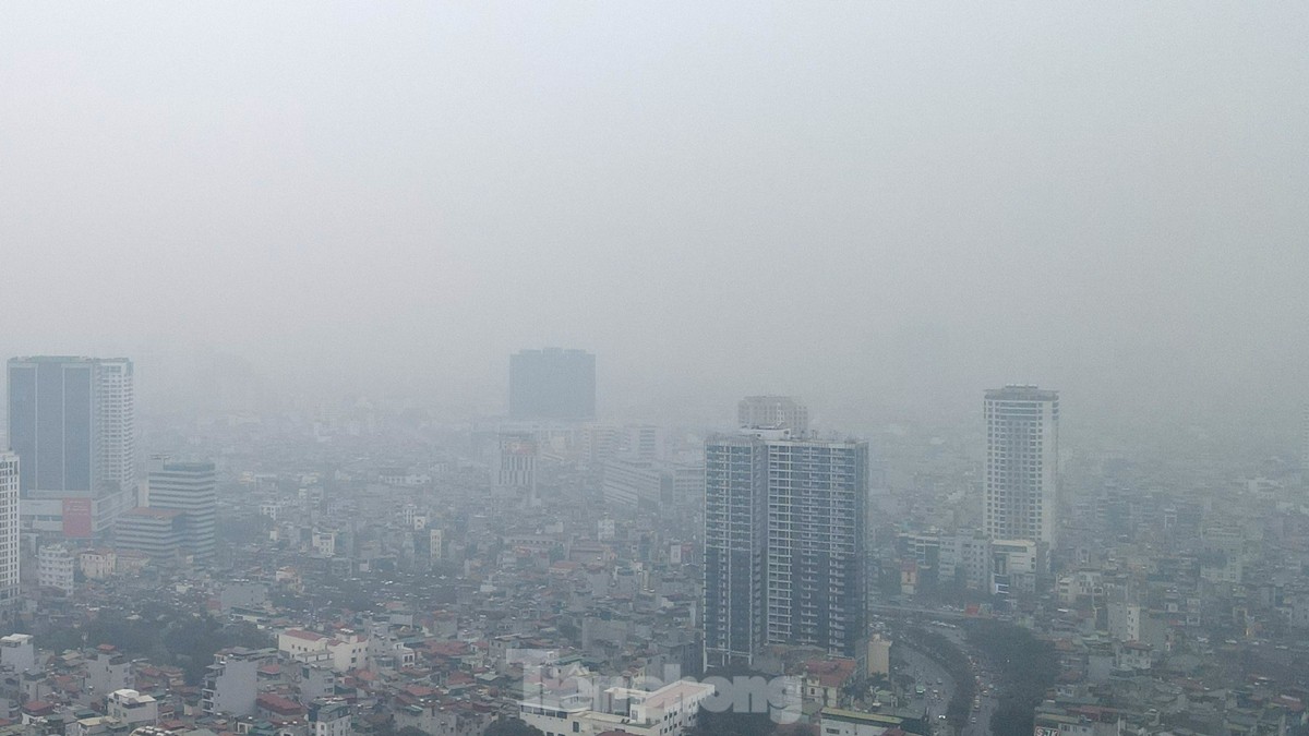 Hơn 10 giờ s&aacute;ng, H&agrave; Nội vẫn ch&igrave;m trong sương m&ugrave; d&agrave;y đặc- Ảnh 2.