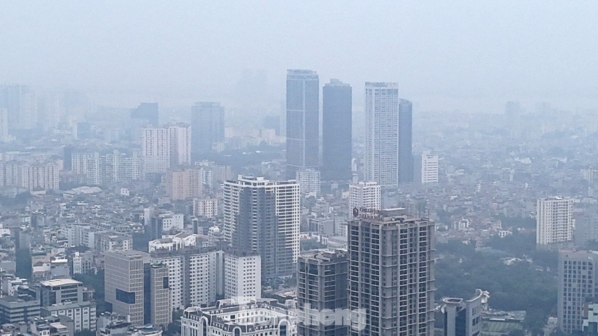 Hơn 10 giờ s&aacute;ng, H&agrave; Nội vẫn ch&igrave;m trong sương m&ugrave; d&agrave;y đặc- Ảnh 5.