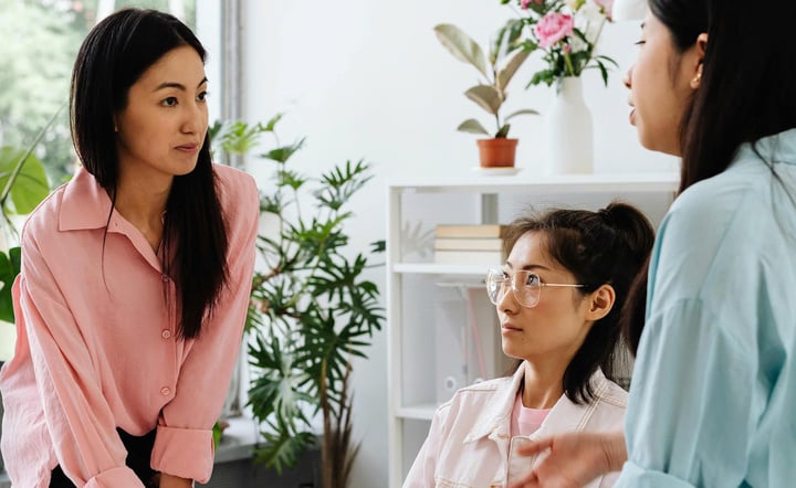 Thưởng Tết không có, trưởng phòng vẫn bắt đóng gần 2 triệu mua đào tặng công ty- Ảnh 1. Thưởng Tết không có, trưởng phòng vẫn bắt đóng gần 2 triệu mua đào tặng công ty- Ảnh 1.