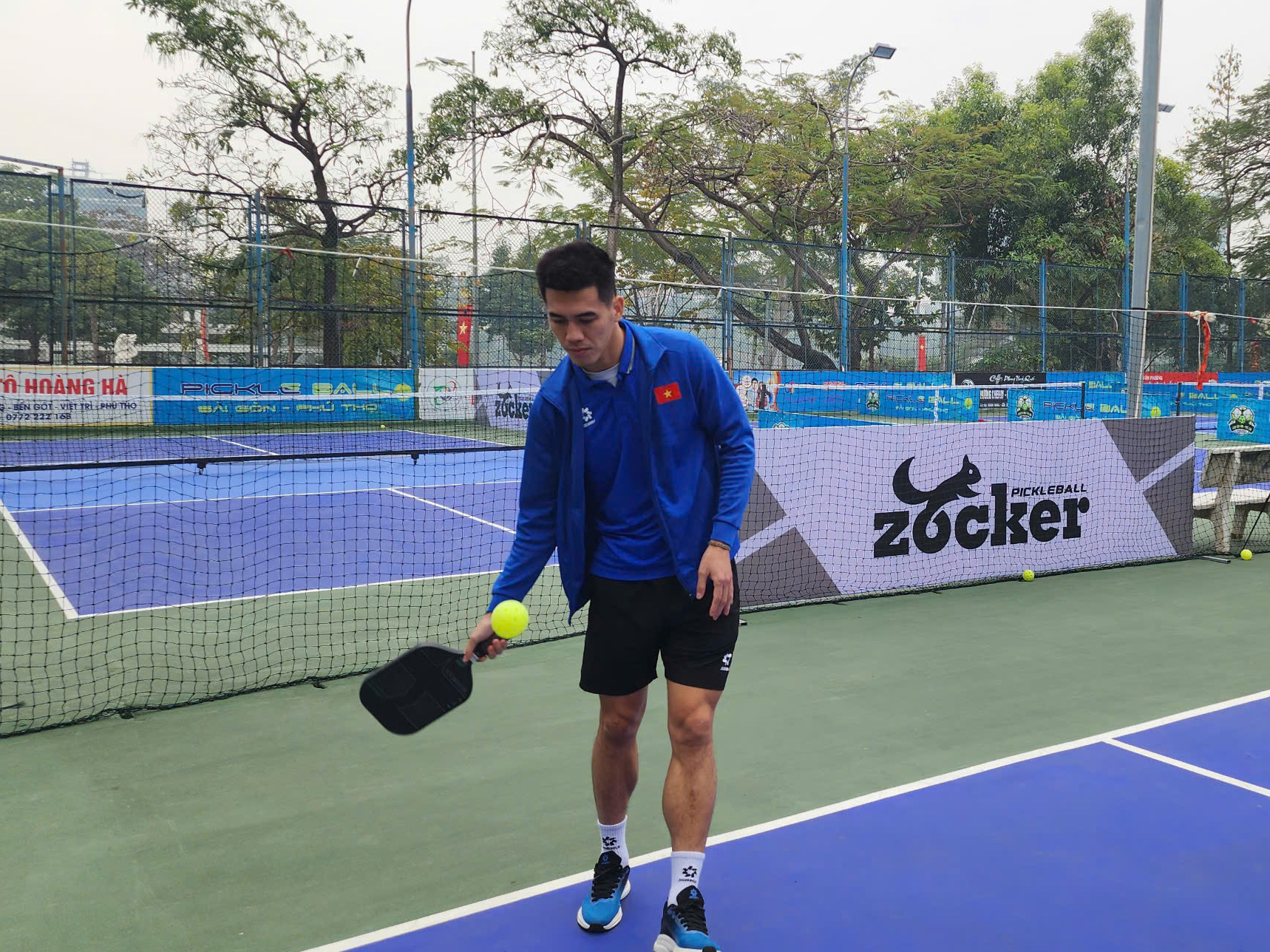 Tiến Linh, Duy Mạnh đi chơi pickleball trước ngày đấu Thái Lan ở chung kết AFF Cup 2024- Ảnh 1.