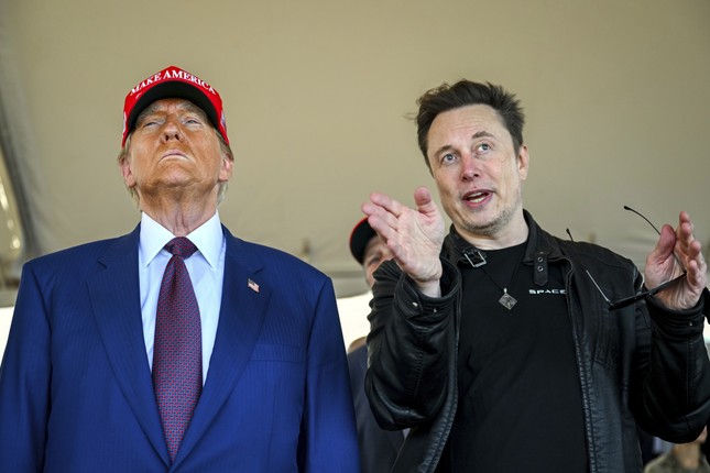 Tỷ phú Elon Musk ăn ngủ ở nhà ông Trump- Ảnh 1.