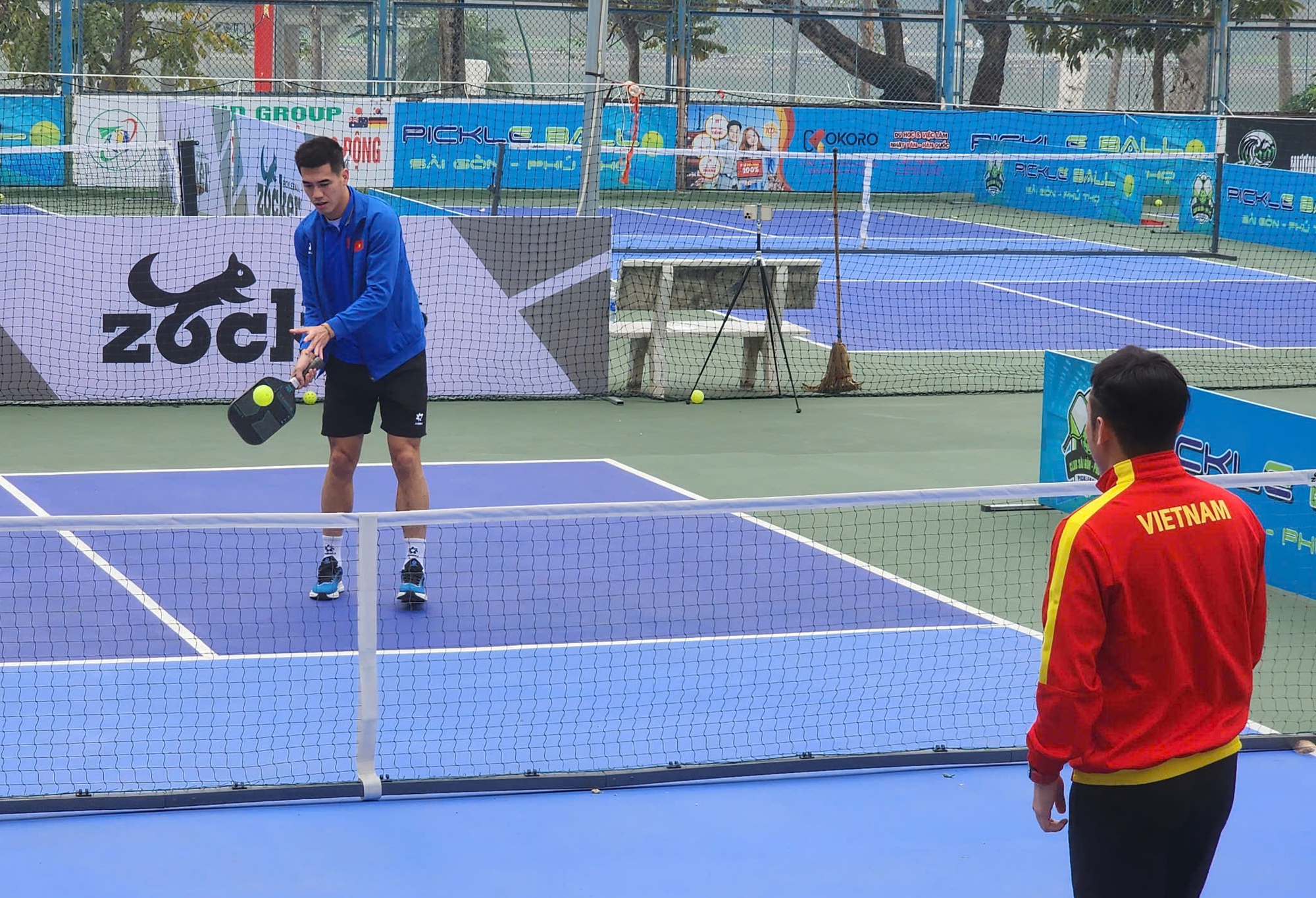 Tiến Linh, Duy Mạnh đi chơi pickleball trước ngày đấu Thái Lan ở chung kết AFF Cup 2024- Ảnh 4.