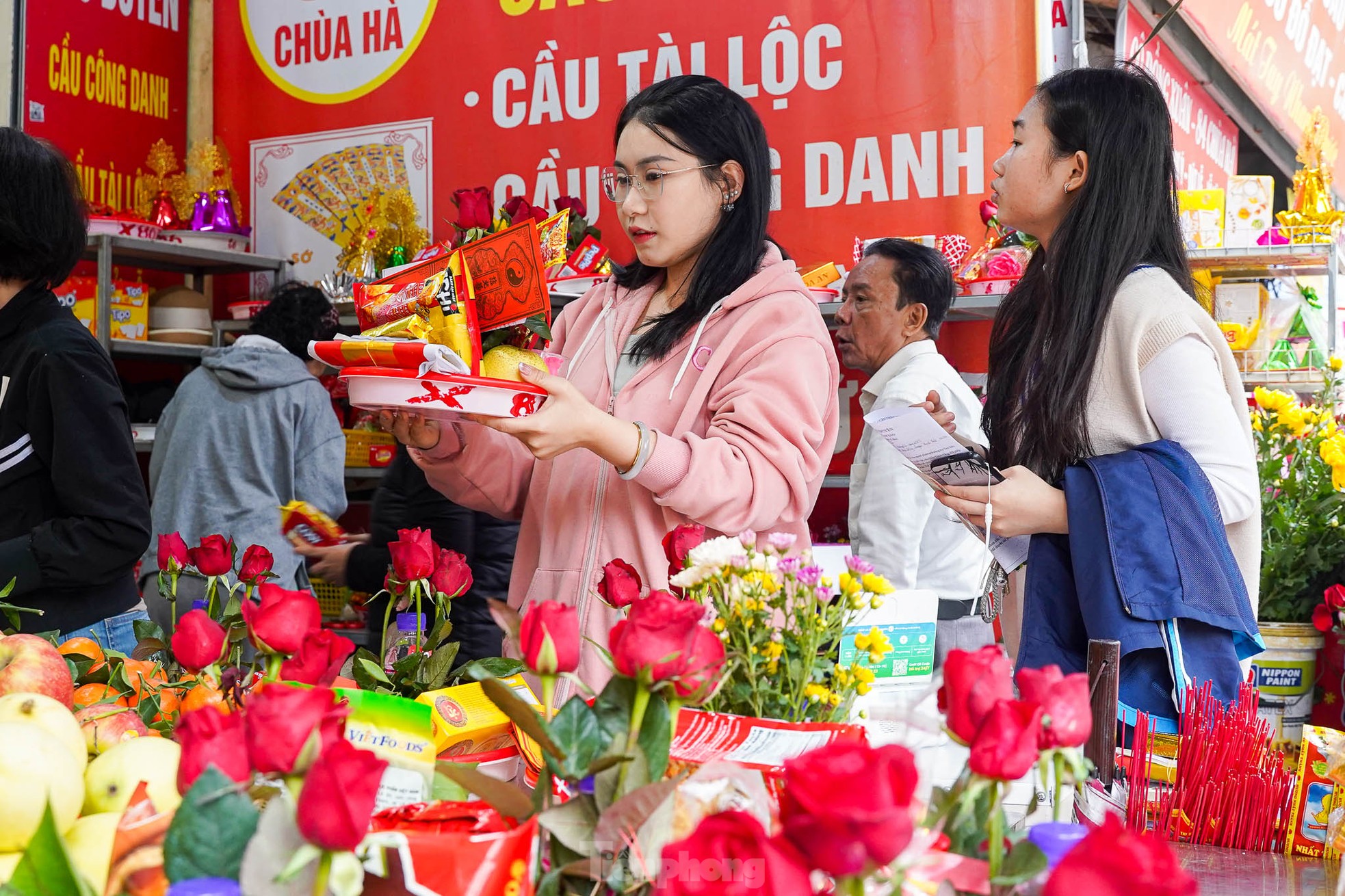 Nam thanh nữ tú đến Chùa Hà cầu duyên trong ngày cuối cùng của năm- Ảnh 4.