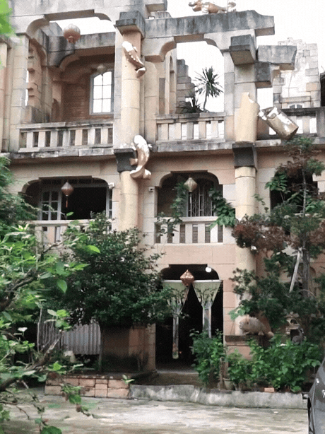 Người đàn ông Nha Trang xây