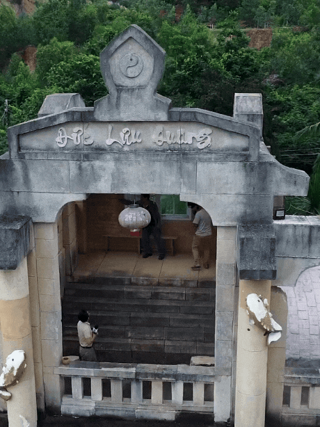 Người đàn ông Nha Trang xây