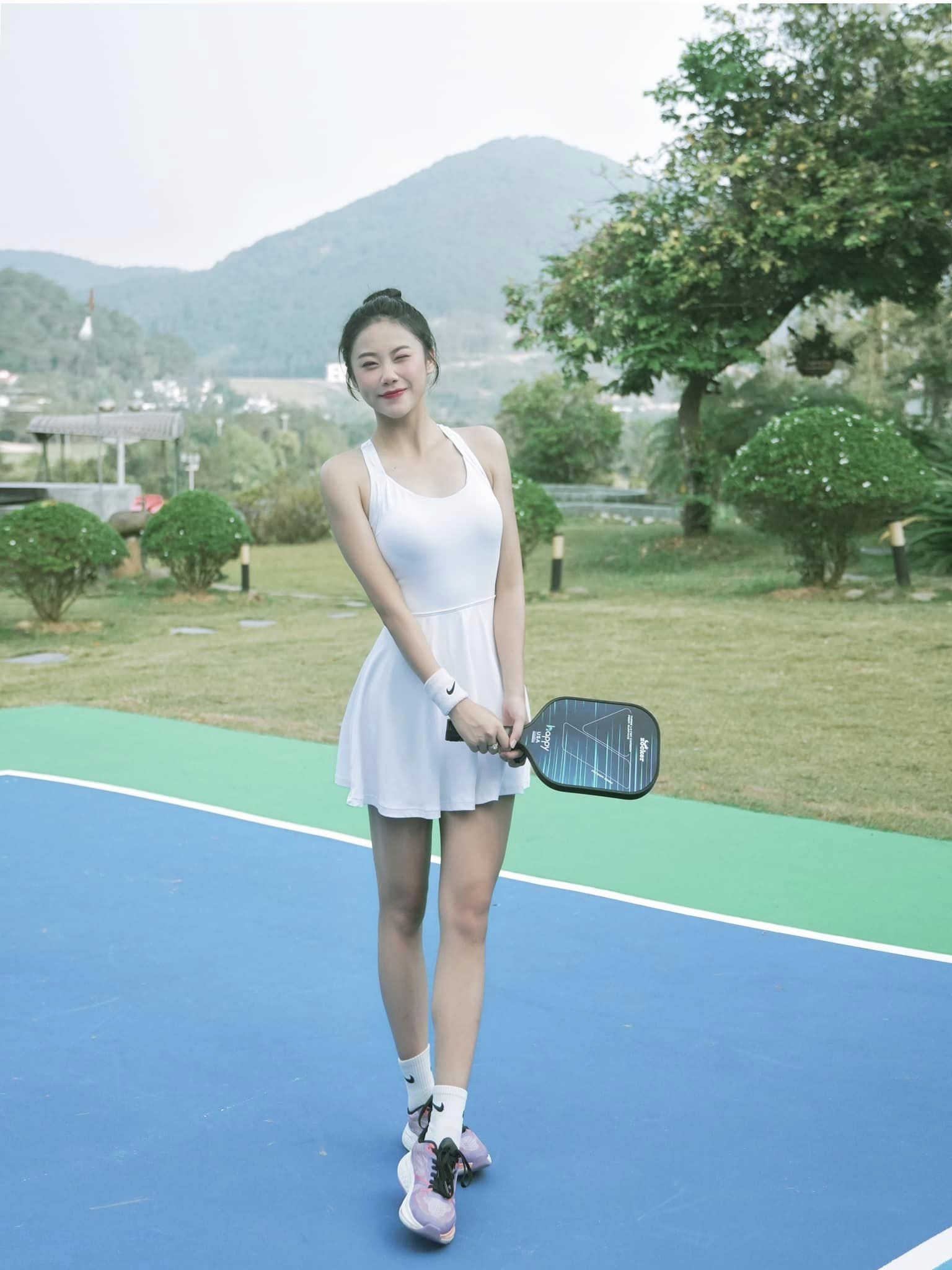 Bị chê ra sân pickleball chụp ảnh làm màu, mỹ nhân triệu view liền đáp trả bằng video 