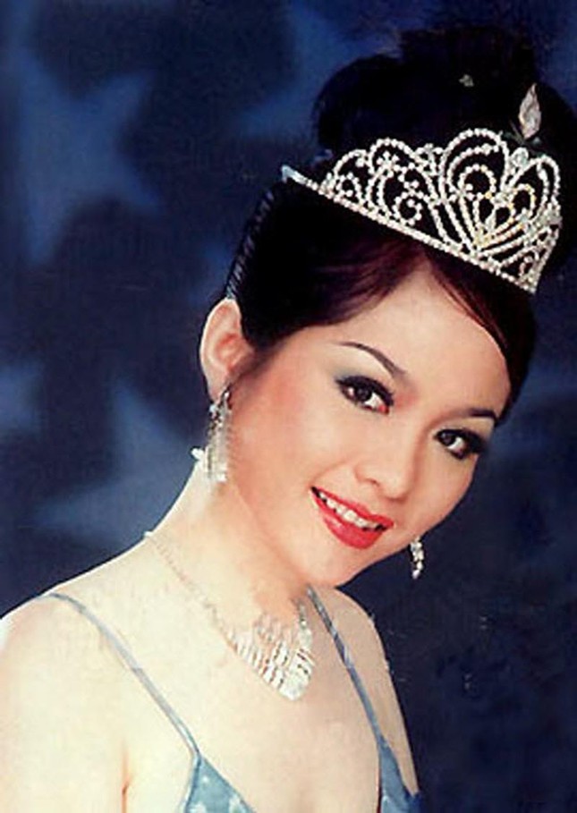 Từng l&agrave; "đối thủ" đ&aacute;ng gờm, hai n&agrave;ng Hậu n&agrave;y đều quyết định rời showbiz, tập trung học h&agrave;nh: Cuộc sống hiện tại giống nhau ở 1 điểm- Ảnh 1.