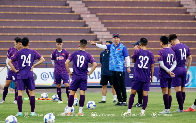 Cháy vé xem trận Việt Nam đấu Indonesia tại ASEAN Cup- Ảnh 1.