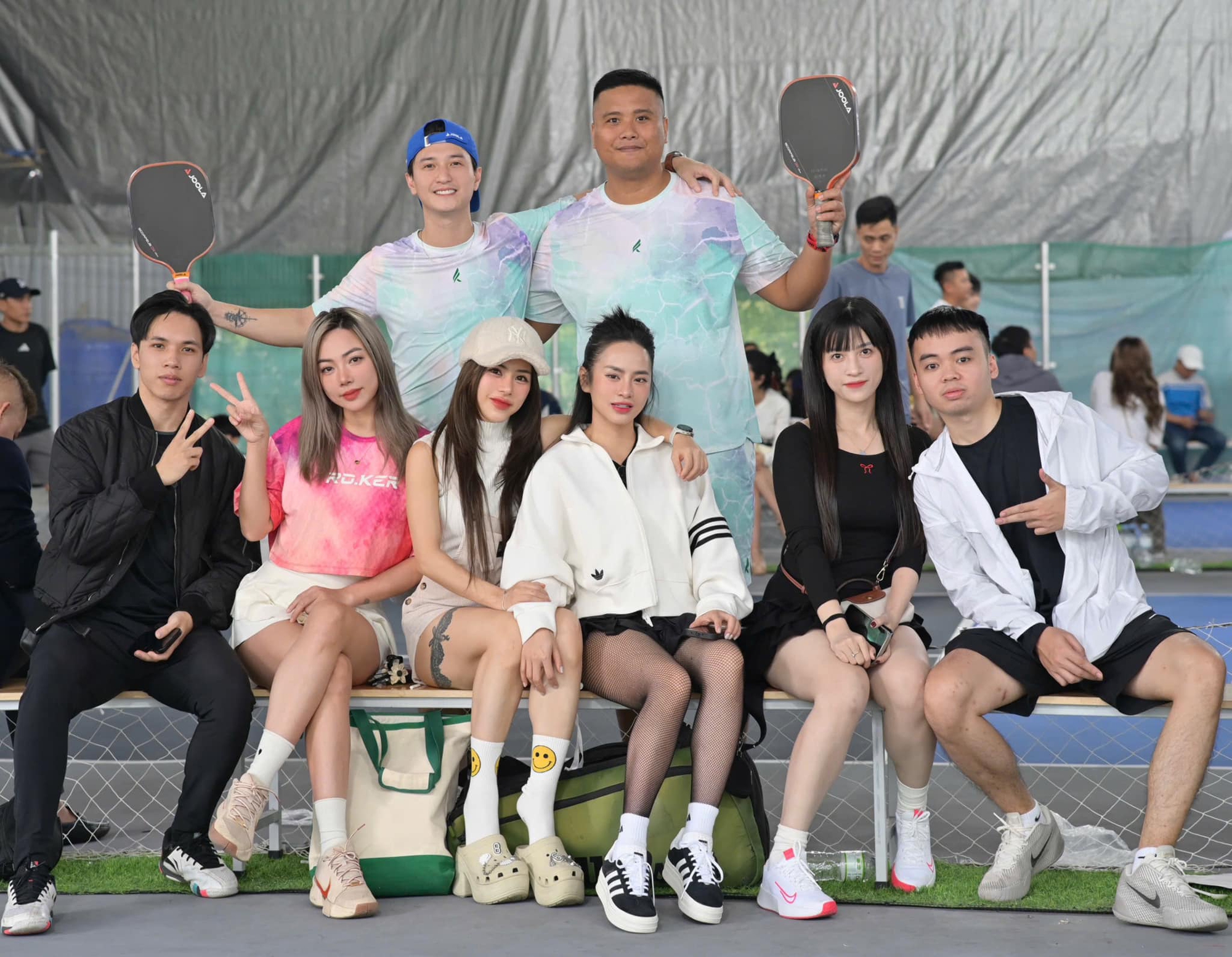 Diễn viên Huỳnh Anh và vợ MC hơn 6 tuổi chơi pickleball, hết hot trend vẫn lên sân 