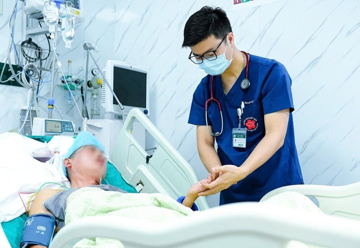 Tự &yacute; bỏ thuốc hạ huyết &aacute;p, nam thanh ni&ecirc;n chảy m&aacute;u n&atilde;o, ti&ecirc;n lượng nguy kịch- Ảnh 1.