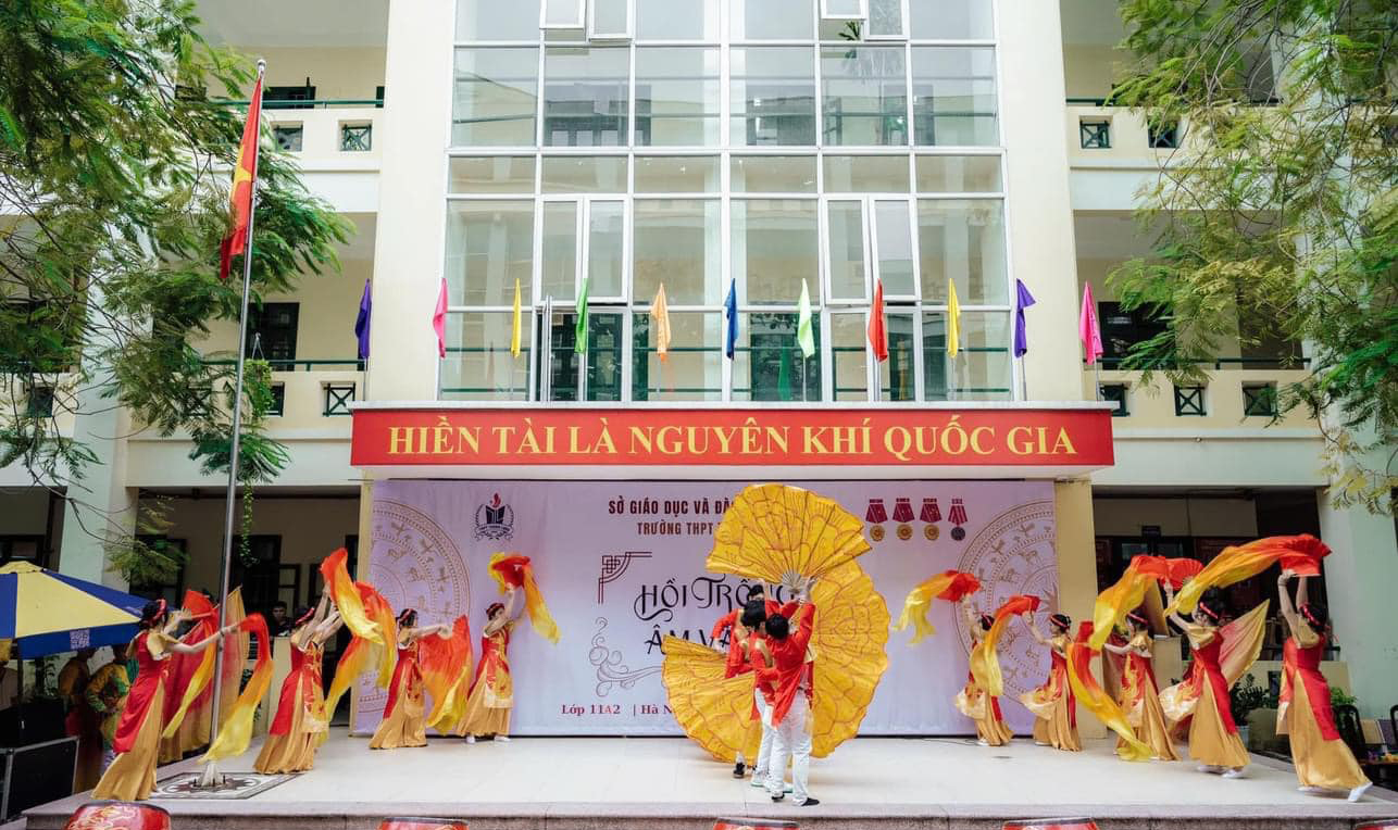 Một lớp ở H&agrave; Nội thu 800.000 đồng/học sinh để tổ chức văn nghệ mừng Xu&acirc;n, Hiệu trưởng n&oacute;i g&igrave;?- Ảnh 2.