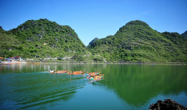 Sau tiếng động lớn trong đêm: Hồ nước nằm trên hàng trăm mẫu đất biến mất một cách đầy bí ẩn!- Ảnh 5.