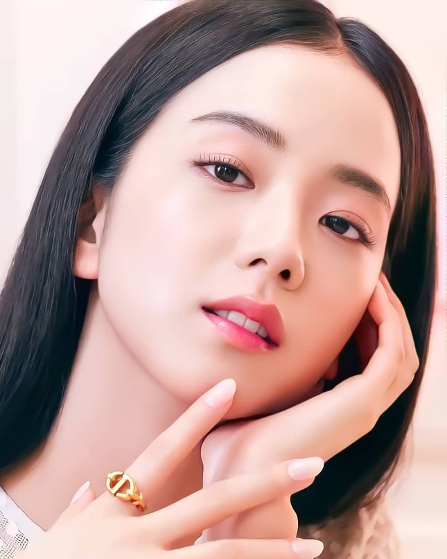 Sao nữ đẹp nhất thế giới năm 2024: Lần thứ 3 li&ecirc;n tiếp gi&agrave;nh ng&ocirc;i vị đầu bảng, b&iacute; mật về can thiệp "dao k&eacute;o" được b&aacute;c sĩ tiết lộ- Ảnh 1.