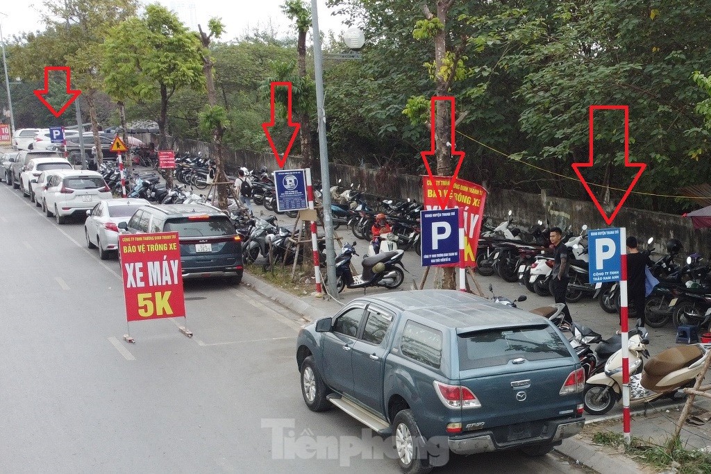 B&atilde;i xe quanh Bệnh viện K T&acirc;n Triều trưng biển "c&oacute; ph&eacute;p" nhưng thu ph&iacute; "v&ocirc; ph&eacute;p"- Ảnh 2.