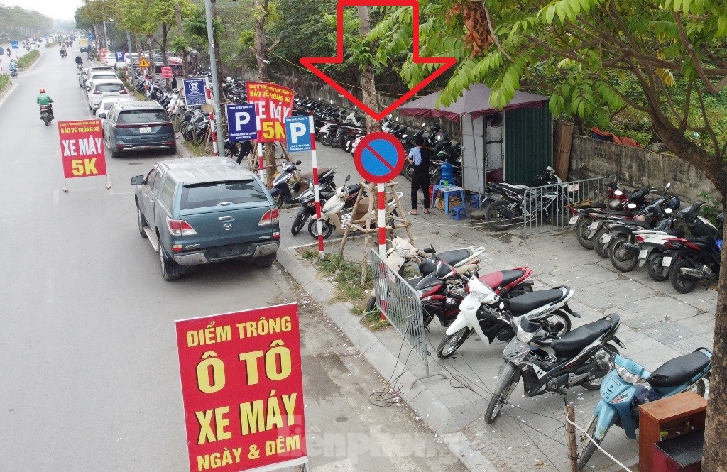 B&atilde;i xe quanh Bệnh viện K T&acirc;n Triều trưng biển "c&oacute; ph&eacute;p" nhưng thu ph&iacute; "v&ocirc; ph&eacute;p"- Ảnh 6.