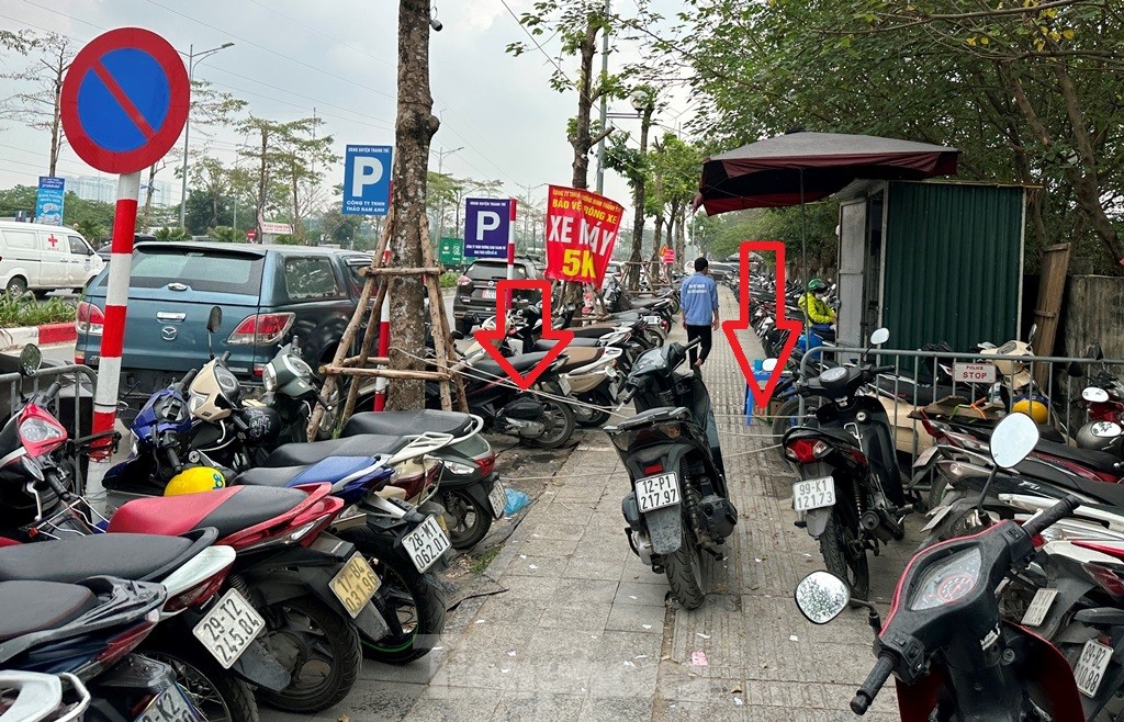 B&atilde;i xe quanh Bệnh viện K T&acirc;n Triều trưng biển "c&oacute; ph&eacute;p" nhưng thu ph&iacute; "v&ocirc; ph&eacute;p"- Ảnh 7.