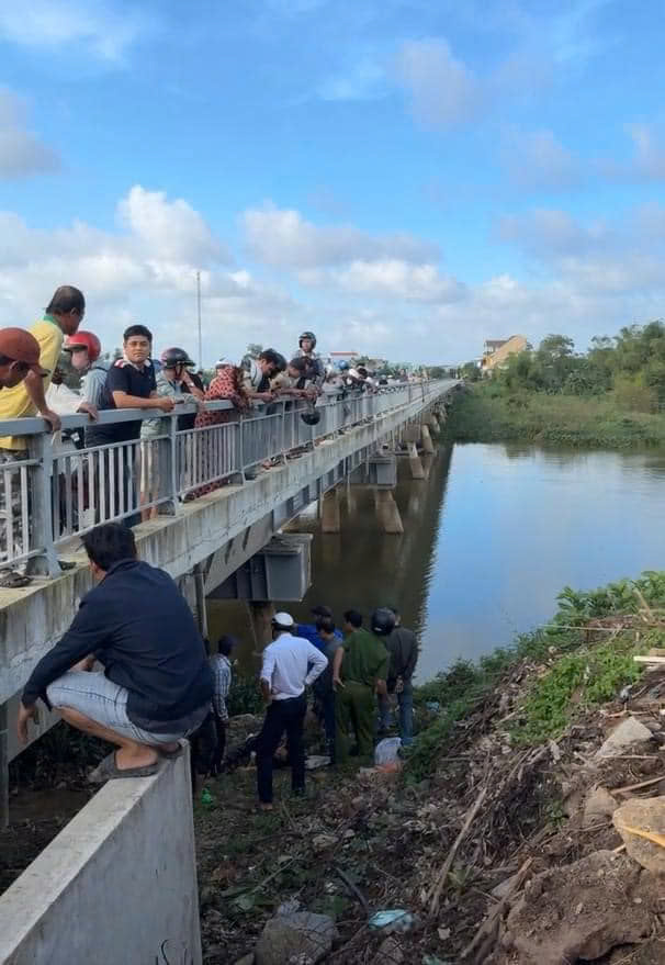 Chân dung "người hùng" xuất hiện trong đoạn clip nhảy sông, kéo một phụ nữ đang chới với vào bờ- Ảnh 2.