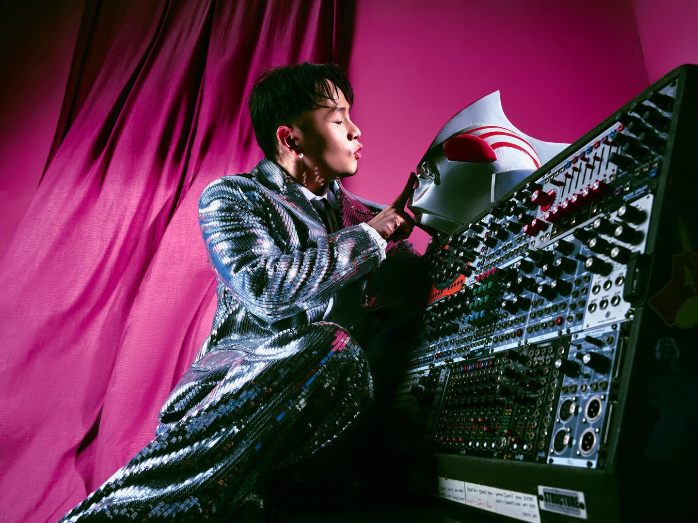 Đừng ai gọi Binz là rapper “ăn chơi” nữa, Binz giờ biến thành “tắc kè hoa” của Rap Việt rồi!- Ảnh 5.