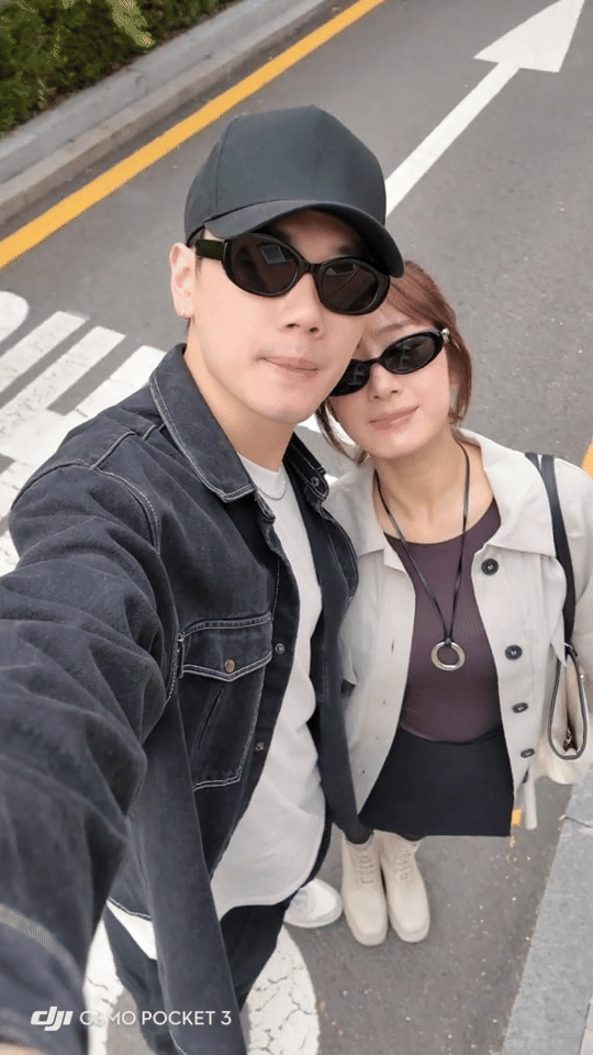 Tạm biệt đồ dày cộm, hội mê du lịch sắm item này tha hồ ăn diện vi vu Nhật, Hàn mà vẫn đủ ấm- Ảnh 2. Tạm biệt đồ dày cộm, hội mê du lịch sắm item này tha hồ ăn diện vi vu Nhật, Hàn mà vẫn đủ ấm- Ảnh 2.