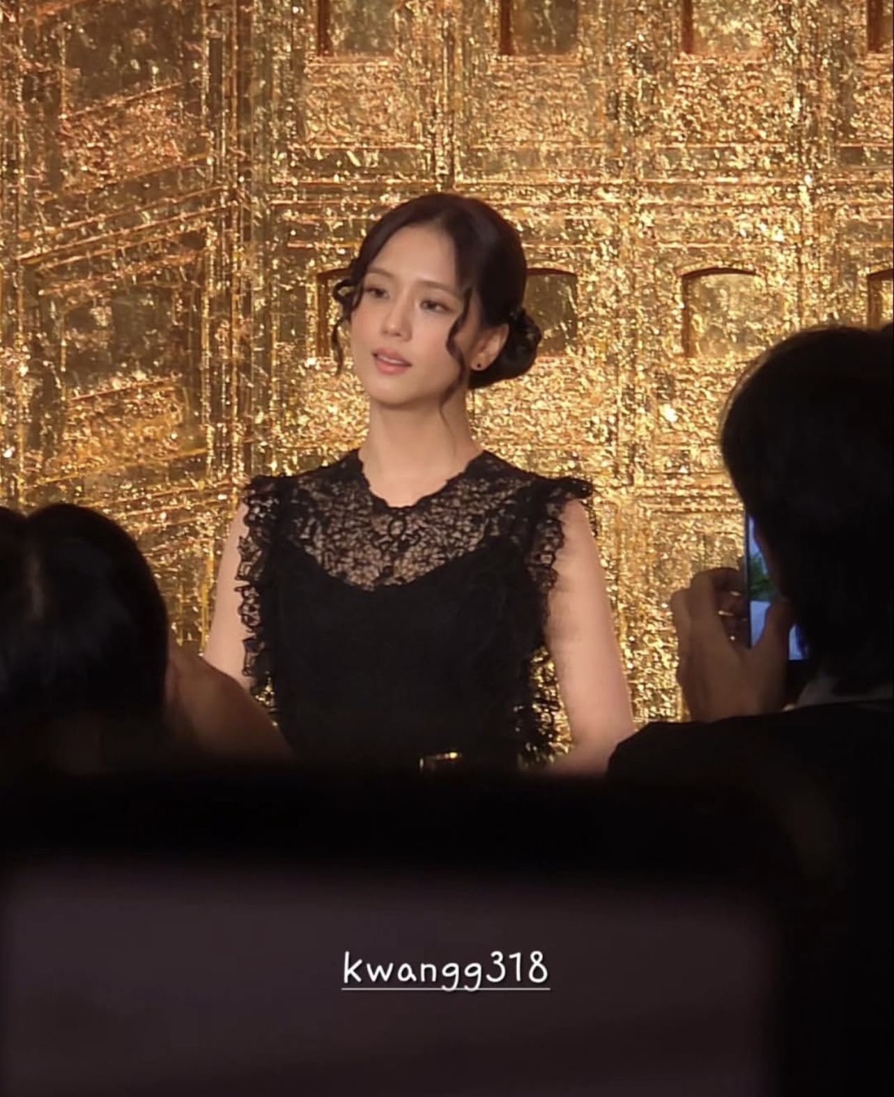 Jisoo g&acirc;y n&aacute;o loạn Bangkok, 1 chi tiết gợi li&ecirc;n tưởng đến Ros&eacute;- Ảnh 8.