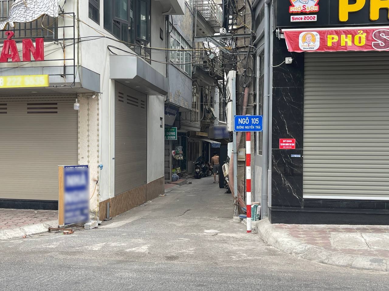 Nhiều barie ngăn xe m&aacute;y v&agrave;o ng&otilde; ở H&agrave; Nội bị gỡ bỏ- Ảnh 6.