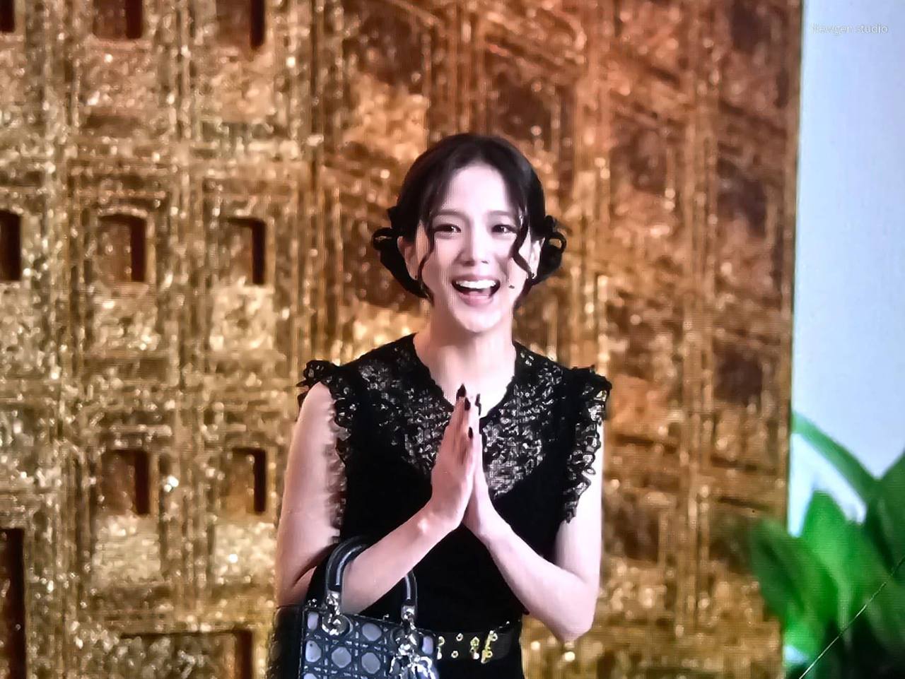 Jisoo g&acirc;y n&aacute;o loạn Bangkok, 1 chi tiết gợi li&ecirc;n tưởng đến Ros&eacute;- Ảnh 10.